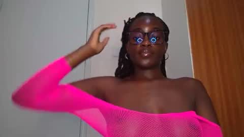 Snapshot of maicymiranda chatting on 5, 3, 2025 TO MY GOOD SUPPORTERS KINDLY MAKE MY WISHES COME TRUE I LOVE YOU ALL I AM UNWELL BUT I WILL BE BACK SOON online show from 5, 3, 2025