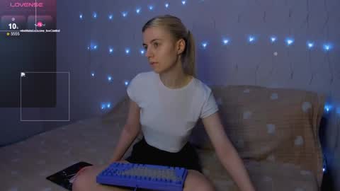 Snapshot of mailin_harrington chatting on 28, 5, 2026 Your kitty online show from 28, 5, 2026