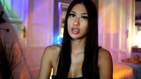 Snapshot of maistream chatting on 17, 9, 2025 Mai online show from 17, 9, 2025