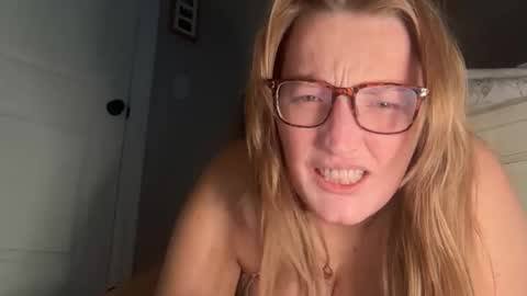 Snapshot of maisystellaxx chatting on 13, 3, 2026 maisystellaxx online show from 13, 3, 2026