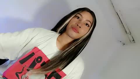 Snapshot of makeit_reyn chatting on 29, 4, 2026 Reyn online show from 29, 4, 2026