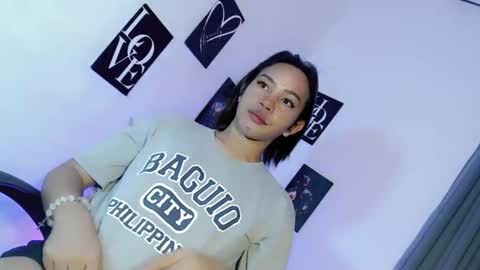 Snapshot of makeit_reyn chatting on 2, 5, 2026 Reyn online show from 2, 5, 2026