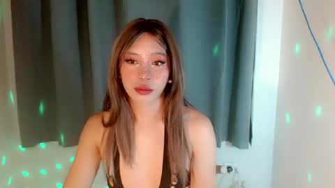Snapshot of makeit_reyn chatting on 15, 7, 2026 Reyn online show from 15, 7, 2026