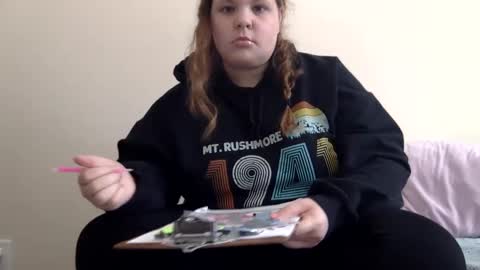 Snapshot of makemesquirt06 chatting on 25, 9, 2025 makemesquirt06 online show from 25, 9, 2025