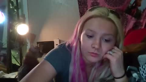 Snapshot of makinziirain chatting on 27, 2, 2026 KarizmaticKitten online show from 27, 2, 2026