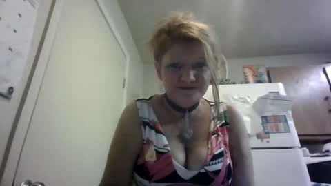 Snapshot of malinda702 chatting on 3, 11, 2025 malinda702 online show from 3, 11, 2025