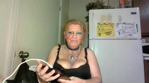 Snapshot of malinda702 chatting on 17, 11, 2025 malinda702 online show from 17, 11, 2025