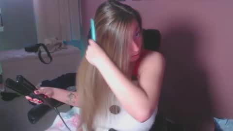 Snapshot of mandybabyxxx chatting on 17, 12, 2025 MandyBabyXXX online show from 17, 12, 2025