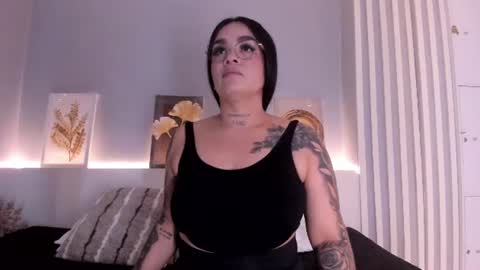 Snapshot of manuela_montes_ chatting on 13, 6, 2026 manuela_montes_ online show from 13, 6, 2026
