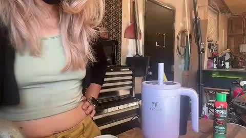 Snapshot of margolane chatting on 4, 11, 2025 Elle online show from 4, 11, 2025