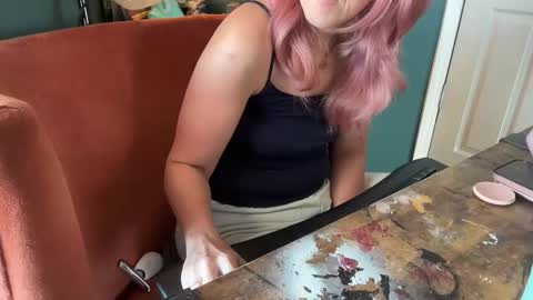 Snapshot of margolane chatting on 15, 12, 2025 Elle online show from 15, 12, 2025