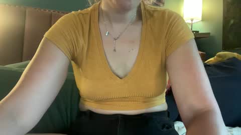 Snapshot of margolane chatting on 28, 4, 2026 Elle online show from 28, 4, 2026
