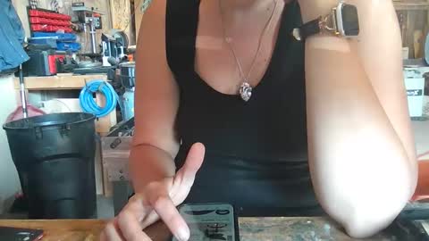Snapshot of margolane chatting on 28, 5, 2026 Elle online show from 28, 5, 2026