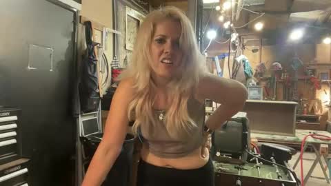 Snapshot of margolane chatting on 29, 5, 2026 Elle online show from 29, 5, 2026