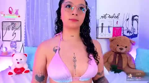 Mari Sweett  online show from 4, 11, 2025