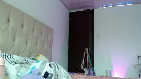 Snapshot of mariaa_vicctoria chatting on 9, 10, 2025 Vicky online show from 9, 10, 2025