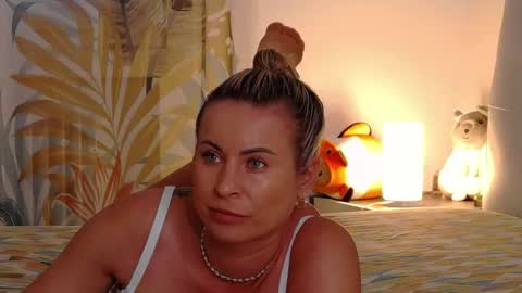 Snapshot of mariafame chatting on 24, 4, 2026 NEW ACCOUNT MariaMIlan online show from 24, 4, 2026