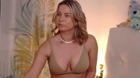 Snapshot of mariafame chatting on 12, 5, 2026 NEW ACCOUNT MariaMIlan online show from 12, 5, 2026