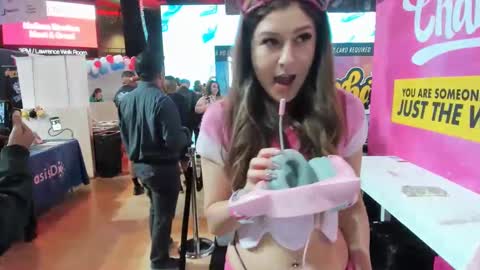 Snapshot of mariahpinkkitty chatting on 18, 1, 2025 Pinkkitty online show from 18, 1, 2025