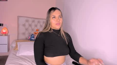 Mariana Roe online show from 15, 1, 2025