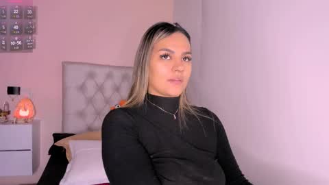 Mariana Roe online show from 19, 2, 2025