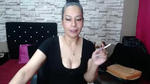 Snapshot of mariana_night chatting on 25, 11, 2025 mariana_night online show from 25, 11, 2025