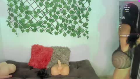 Snapshot of mariana_vidal chatting on 12, 5, 2026 mariana vidal online show from 12, 5, 2026