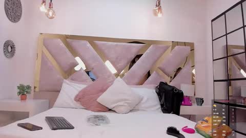 Marianee Rousse  online show from 26, 10, 2025