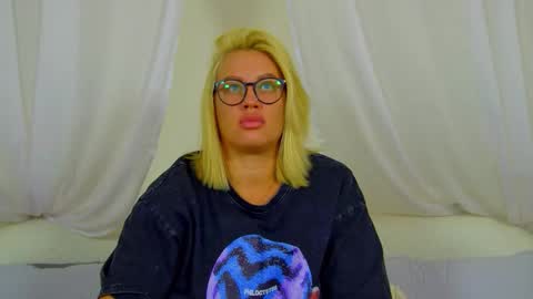 Snapshot of marianeumann chatting on 2, 2, 2026 Maria online show from 2, 2, 2026