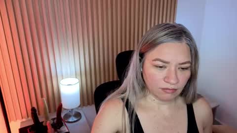 Snapshot of marianl0ve chatting on 2, 11, 2025 Marian Love online show from 2, 11, 2025