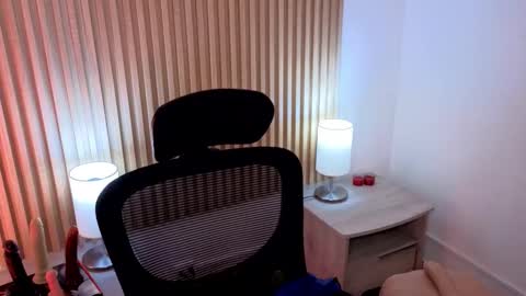 Snapshot of marianl0ve chatting on 12, 11, 2025 Marian Love online show from 12, 11, 2025