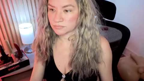 Snapshot of marianl0ve chatting on 13, 11, 2025 Marian Love online show from 13, 11, 2025