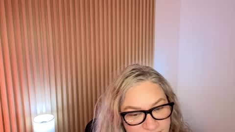 Snapshot of marianl0ve chatting on 27, 11, 2025 Marian Love online show from 27, 11, 2025