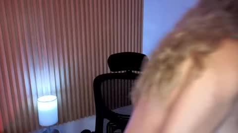 Snapshot of marianl0ve chatting on 8, 4, 2026 Marian Love online show from 8, 4, 2026