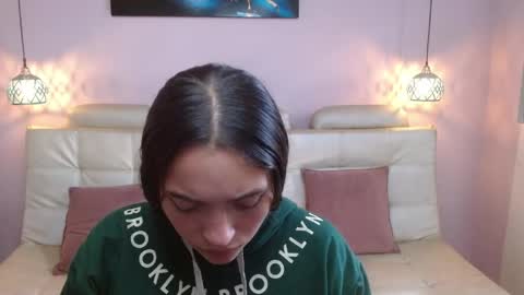 Snapshot of marianne_cam chatting on 8, 5, 2026 marianne_cam online show from 8, 5, 2026