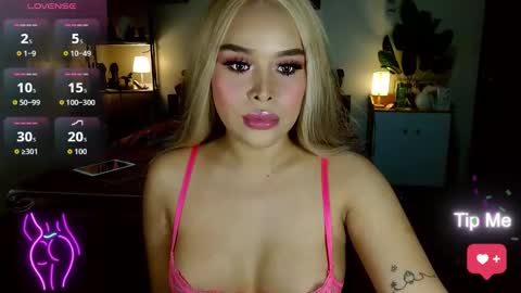 Snapshot of mariapozada chatting on 23, 11, 2025 Maria online show from 23, 11, 2025