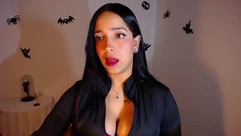 Nicolle online show from 26, 10, 2025