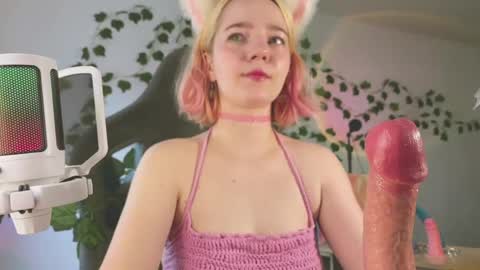 Snapshot of mariel_a_gold chatting on 6, 5, 2026 Mariel Gold online show from 6, 5, 2026
