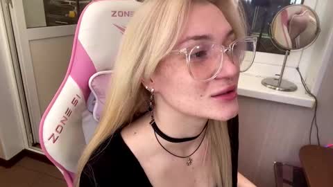 Hey Im Ash  I think together we can hit first 10 thumbs up online show from 1, 3, 2026