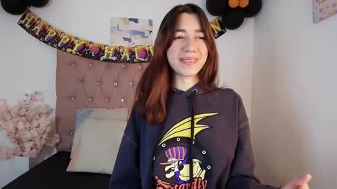 Snapshot of marinette_lux chatting on 23, 10, 2025 marinette online show from 23, 10, 2025