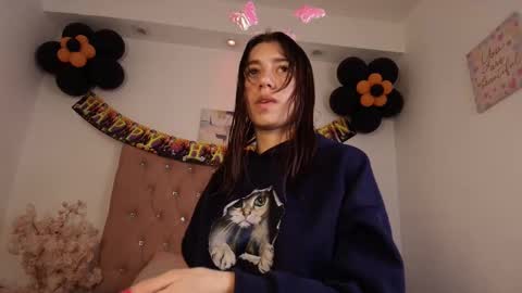 Snapshot of marinette_lux chatting on 25, 10, 2025 marinette online show from 25, 10, 2025