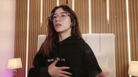 Snapshot of marinette_lux chatting on 25, 2, 2026 marinette online show from 25, 2, 2026