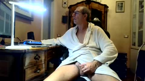 markmarkmark00 online show from 1, 1, 2025