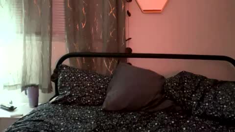 Snapshot of maroon_moon chatting on 15, 2, 2025 maroon_moon online show from 15, 2, 2025