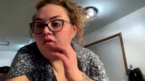 Snapshot of maroon_moon chatting on 12, 3, 2025 maroon_moon online show from 12, 3, 2025