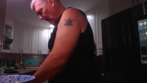 Snapshot of marriedguyold chatting on 22, 4, 2026 marriedguyold online show from 22, 4, 2026