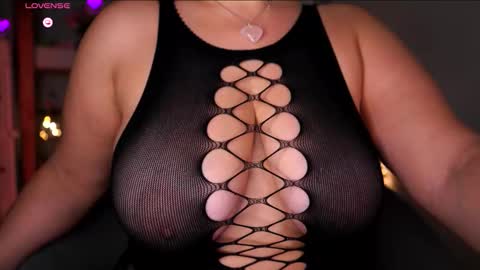 Maria  online broadcast from Tuesday to Suturday from 6 pm to 12 pm Germany time Sunday-Monday offline online show from 8, 10, 2025