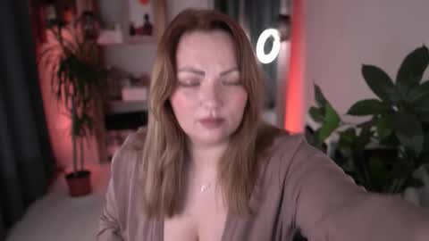 Maria  online broadcast from Tuesday to Suturday from 6 pm to 12 pm Germany time Sunday-Monday offline online show from 14, 12, 2025