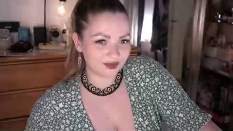 Snapshot of marrygrayes chatting on 17, 6, 2026 Maria online broadcast from Tuesday to Suturday from 6 pm to 12 pm Germany time Sunday-Monday offline online show from 17, 6, 2026