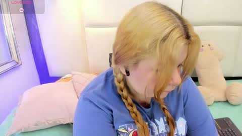 Snapshot of martina_armos chatting on 11, 5, 2026 Martina online show from 11, 5, 2026